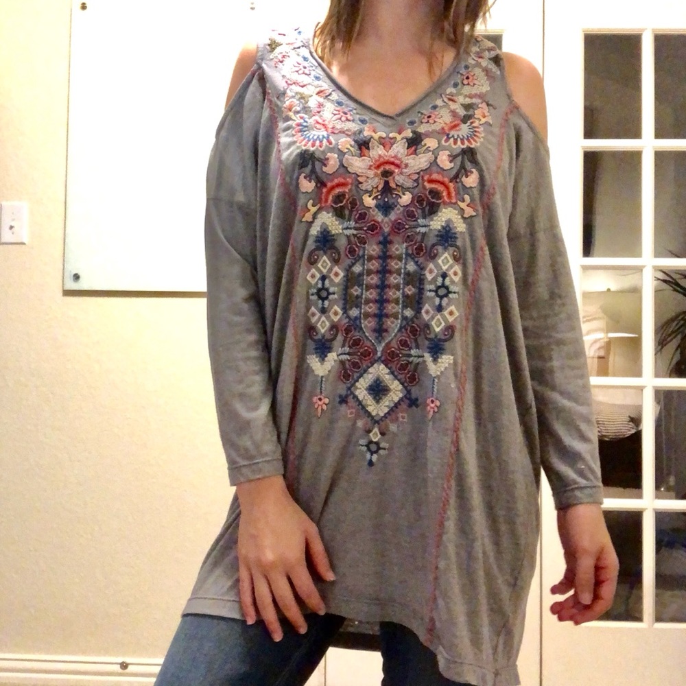 JOHNNY WAS Ninda Cold Shoulder Embroidered Tunic - Picture 2 of 8